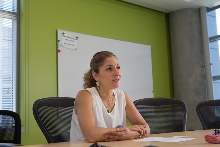 アニューシャ・アンサリ（Anousheh Ansari）／1966年イラン・マシュハド生まれ。84年アメリカに移住。ジョージ・ メーソン大学（電気工学、計算機科学）卒業、ジョージ・ワシントン大学で修士号取得。93年に夫アミール・アンサリらとテレコム・テクノロジーズ社（TTI）を創業（2001年に事業売却）。06年にPSI（プロデア・システムズ）を共同創業。同年9月、ロシアの宇宙船ソユーズ（TMA-9）に搭乗し、10日間の宇宙飛行を行った