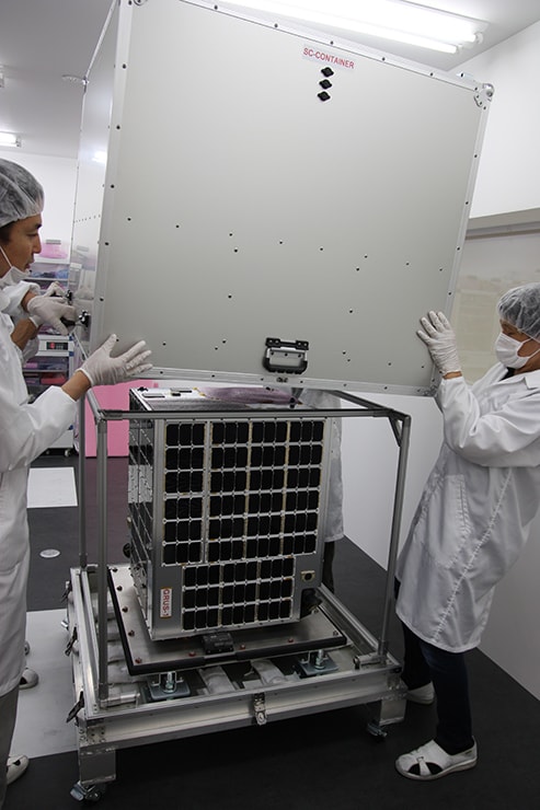 GRUS 1号機の出荷風景（写真提供：アクセルスペース）