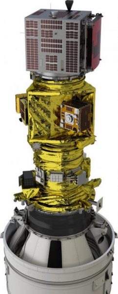 アクセルスペースがJAXAから依頼を受けて設計・開発した小型実証衛星1号機「RAPIS-1（一番上の衛星）」のロケット搭載イメージ図。公募で選定された7テーマのミッション機器を搭載している。軌道上で動作させてデータを取得し、テーマ提案者に提供する。2019年1月18日に鹿児島県内之浦からイプシロンロケット4号機で打ち上げられた ©JAXA