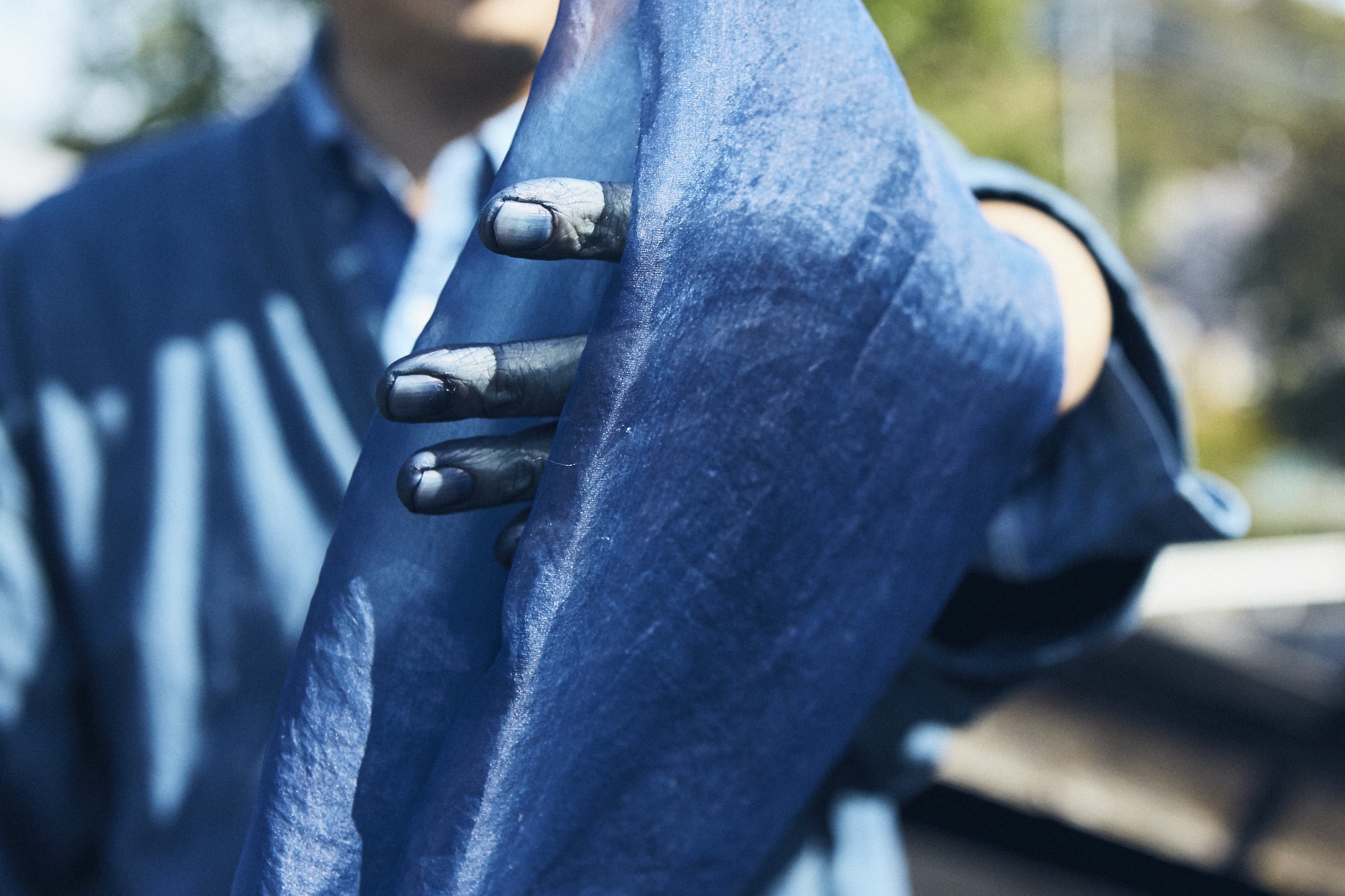 3回染めた藍色。染める度に彩りが変化する