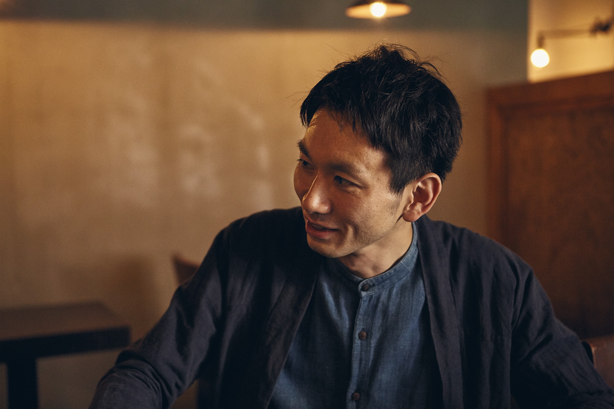 チョコレート技師、珈琲焙煎師の蕪木祐介さん。珈琲とチョコレートの工房兼喫茶室「蕪木」は移転休業中で、今夏から今秋の再開に向けて準備している http://kabukiyusuke.com