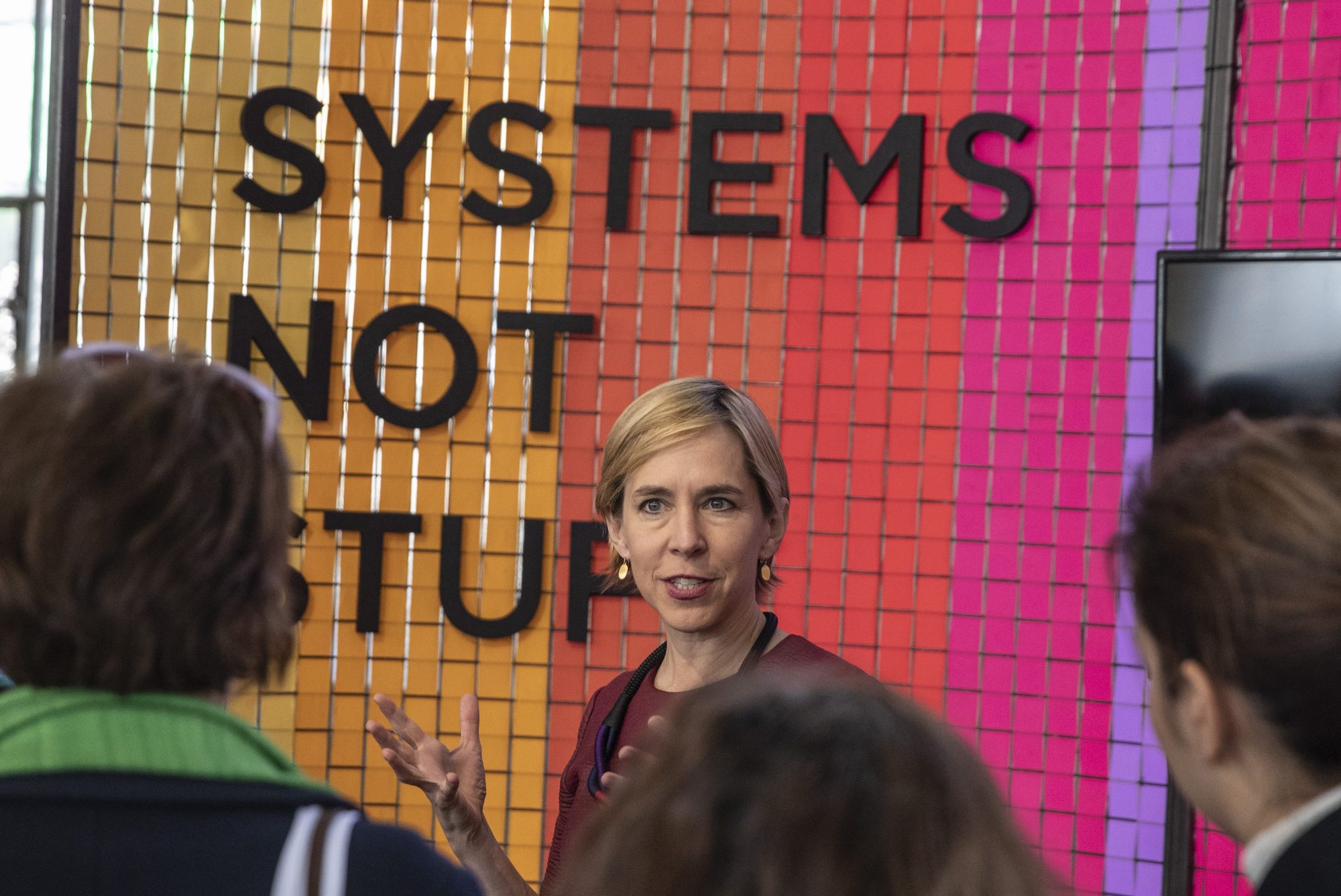 リザ・ホワイト（Lisa White）／第11回サンテティエンヌ国際デザインビエンナーレ総合キュレーター。1998年ロンドンに創業したトレンド企業WGSN のLifestyle and Interiors/vision部長。Le Bon Marché、LG、Rolexなどのブランドアドバイザーとして実績も豊富。シャネルでの経験も積む。リー・エデルコートのパリ事務所に勤務中にView on Color、IN view、Bloomなどトレンド業界を代表する出版も手がける ©Pierre Grasset