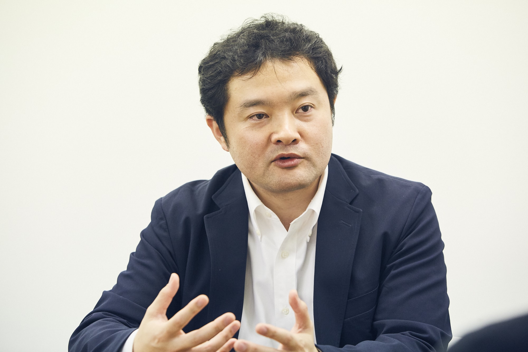 冨士川 凛太郎（ふじかわ・りんたろう）／1980年熊本県生まれ。2009年豊橋技術科学大学 博士後期課程修了。博士（工学）。同年、日立製作所へ入社。輸配送管理システムのプロジェクトマネジメントを4年間にわたり担当。2012年アプリ開発や経営コンサルティングを手がけるsimpleAに転職。その後、同社社長に就任。2017年よりAuB株式会社取締役を兼務