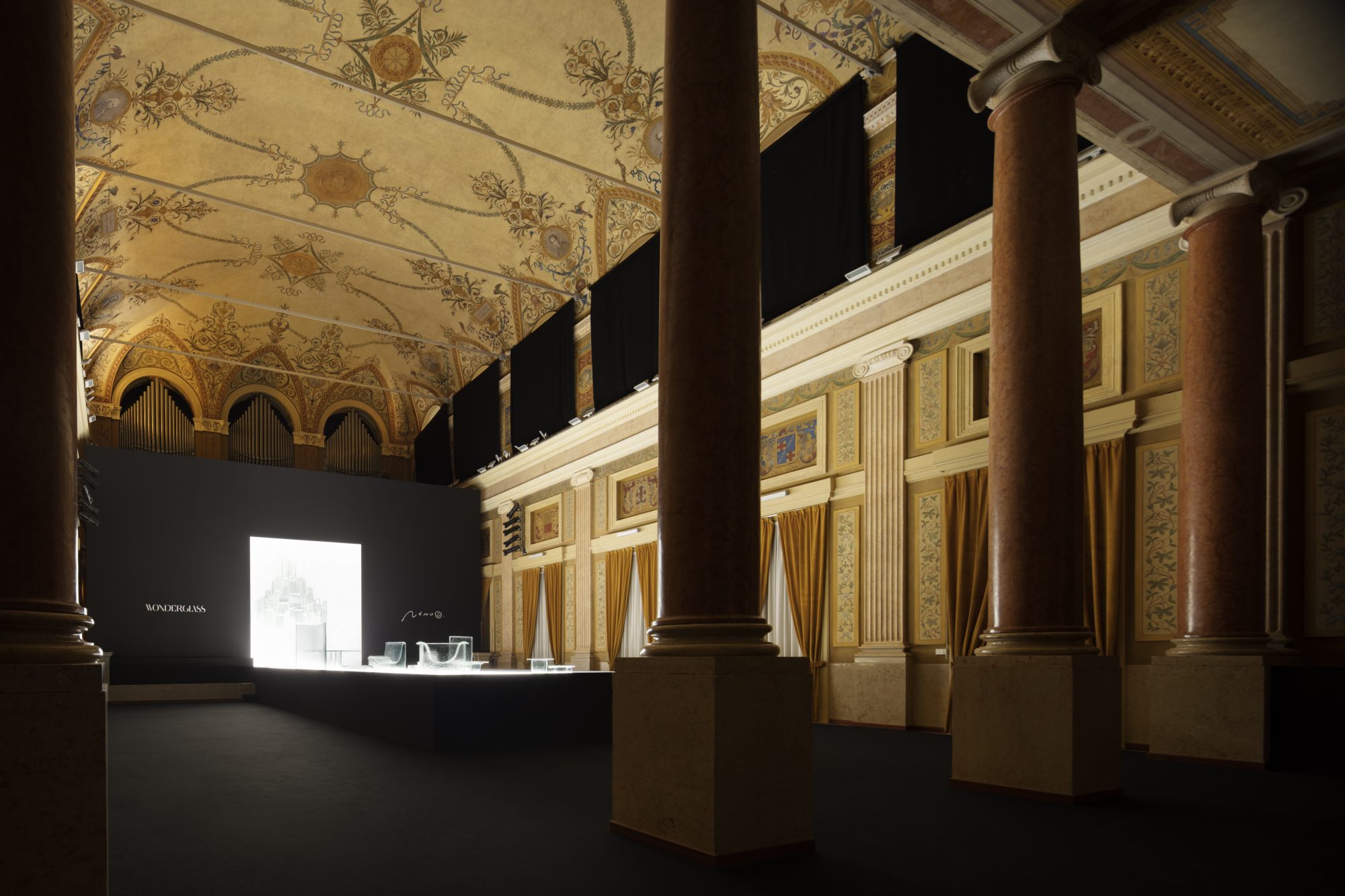 市街地にある「istituto dei Ciechi（ミラノ盲人協会）」での展示風景 ©︎Takumi Ota