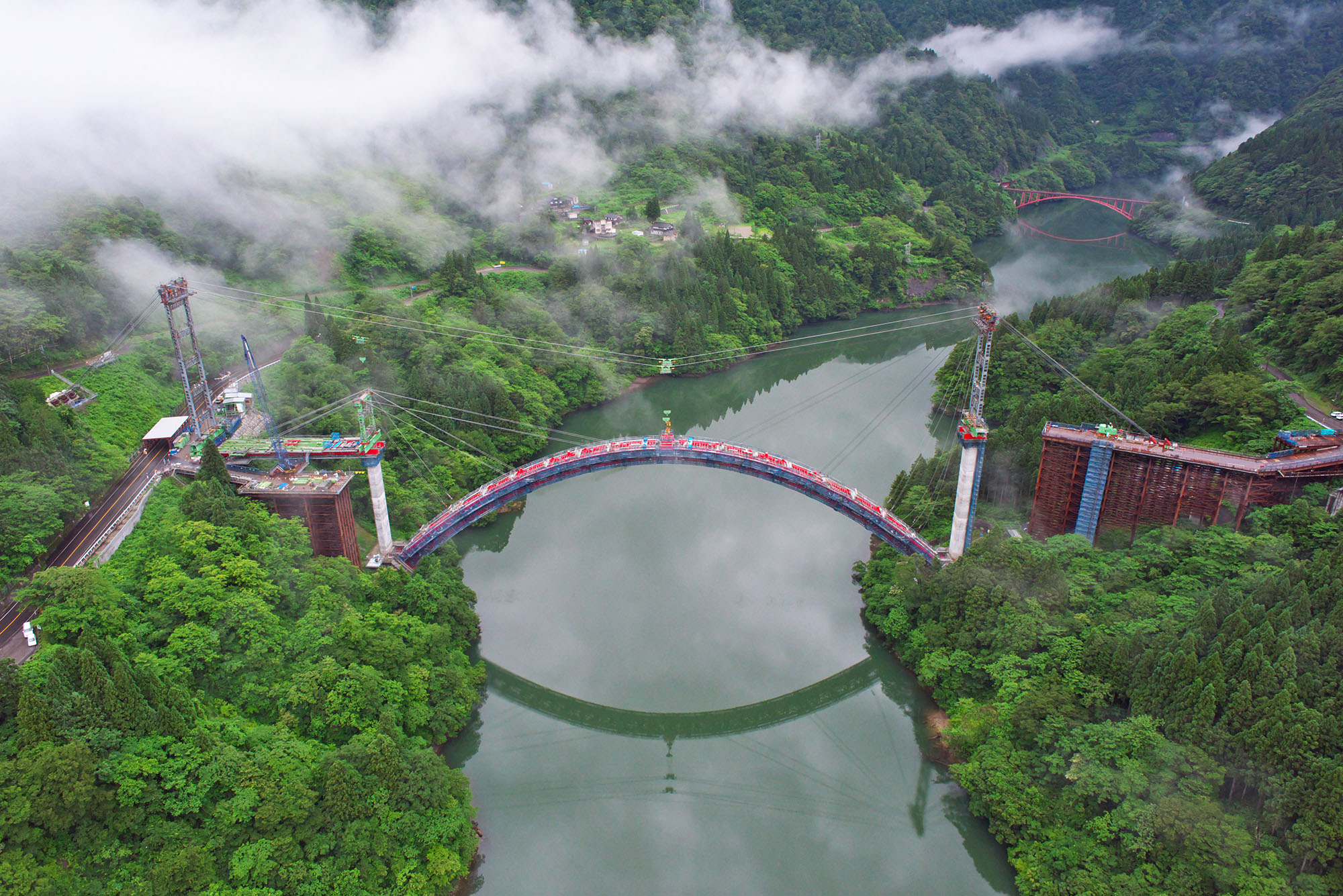 エム・エム ブリッジが建設を手がけた富山県の庄川橋梁 （写真提供：エム・エム ブリッジ）