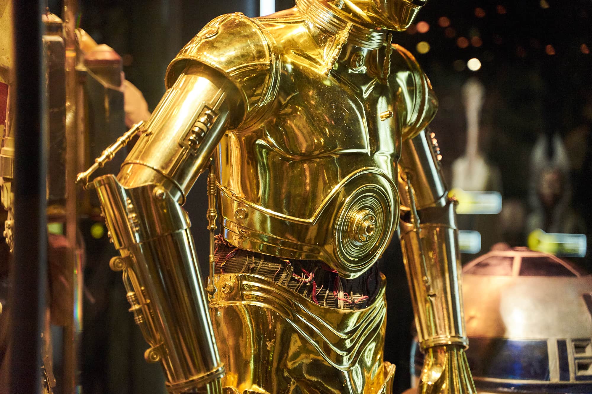 「砂漠の惑星タトゥイーンで活動するにも関わらず、C-3POの関節は実に砂に弱そうだ」と分析する柳田さん