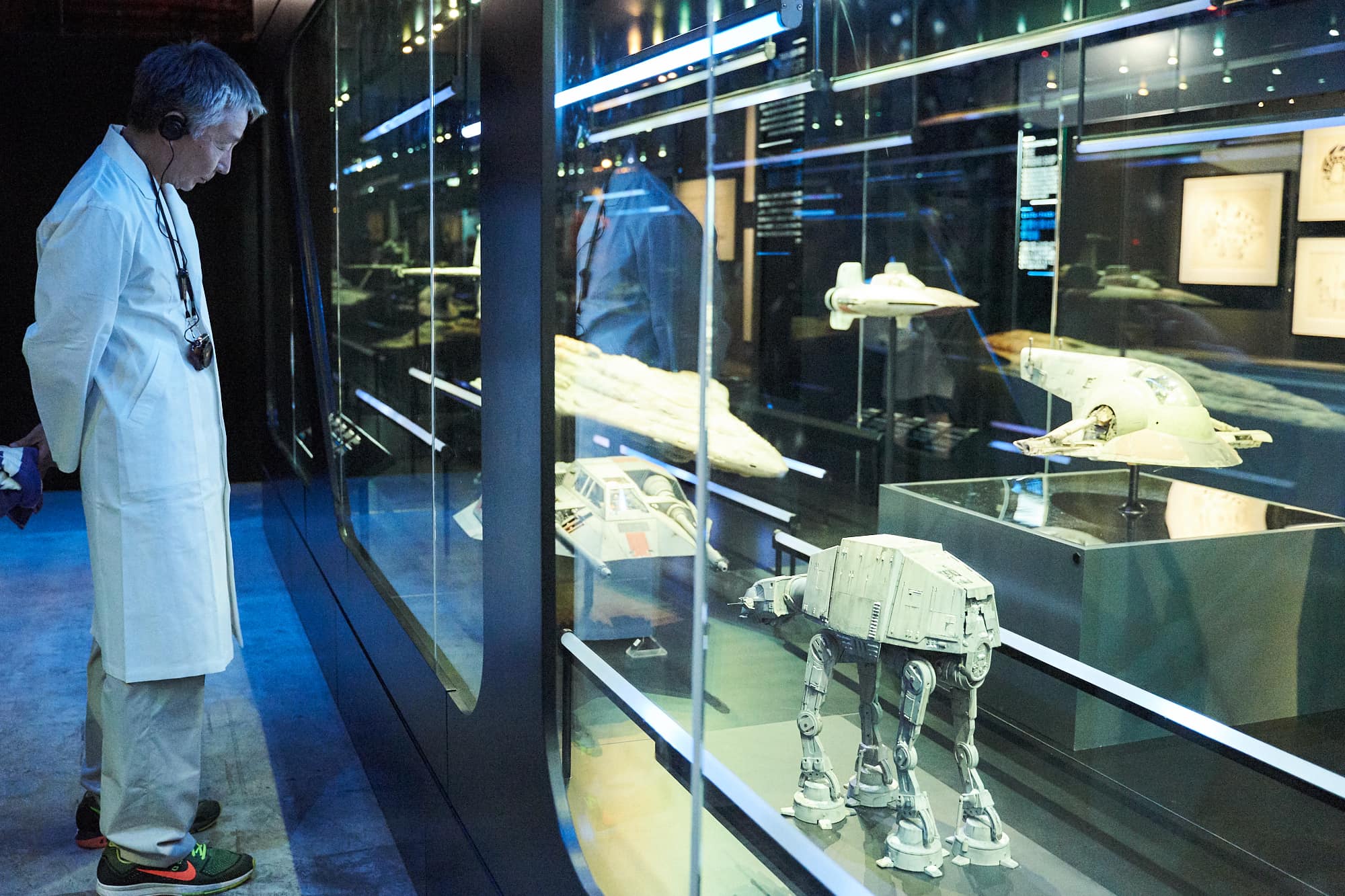 帝国軍の全地形対応装甲トランスポート兵器「AT-AT」は、1970〜80年代にストップモーションで撮影された。ゾウの動きをモデルにしたとされるが「四足歩行するには無理がある構造では」と柳田さん