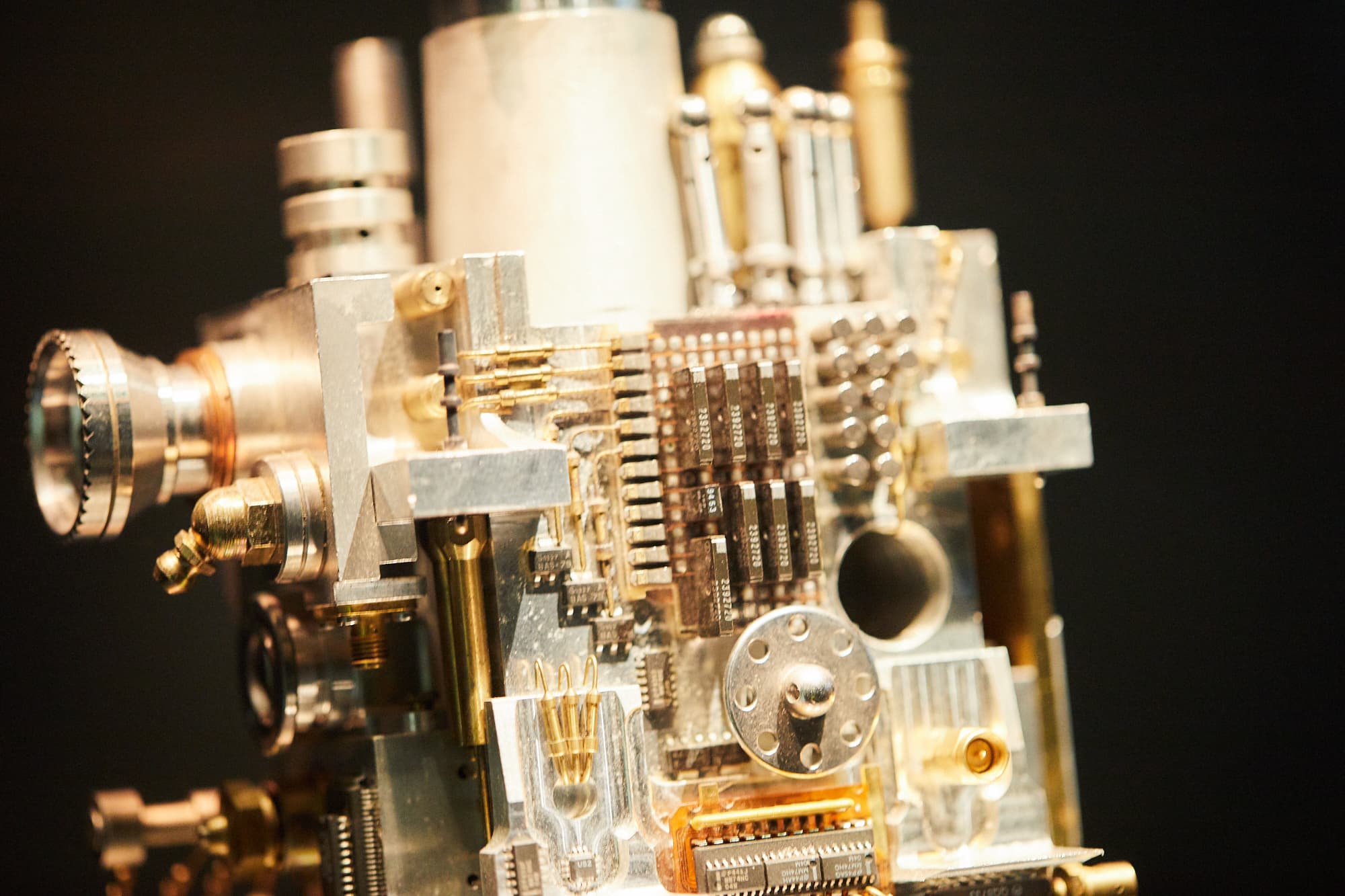 作品のマニアックなファンをうならせる展示物の数々。遺伝にも関連がある、この装置は？（正解はこの章の最後に）