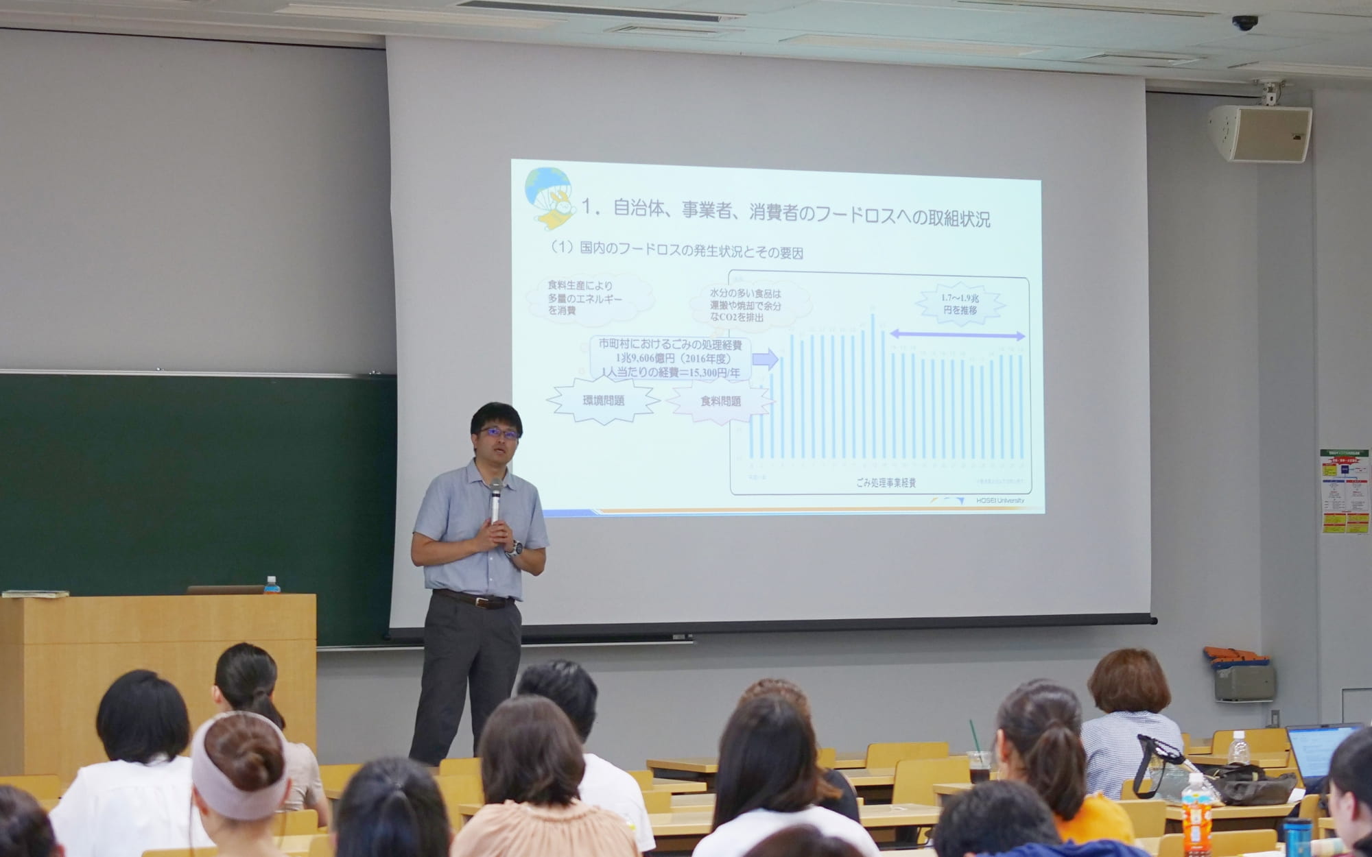 経営学、会計学、地域研究を専門にする法政大学人間環境学部の金藤正直教授を迎えた回の模様。法政大学デザイン工学部の網野禎昭教授を招いた回では、限られた資源を最大限に生かすヨーロッパ木造建築の事例からフードロス解決のヒントを考えた （写真提供／株式会社honshoku）