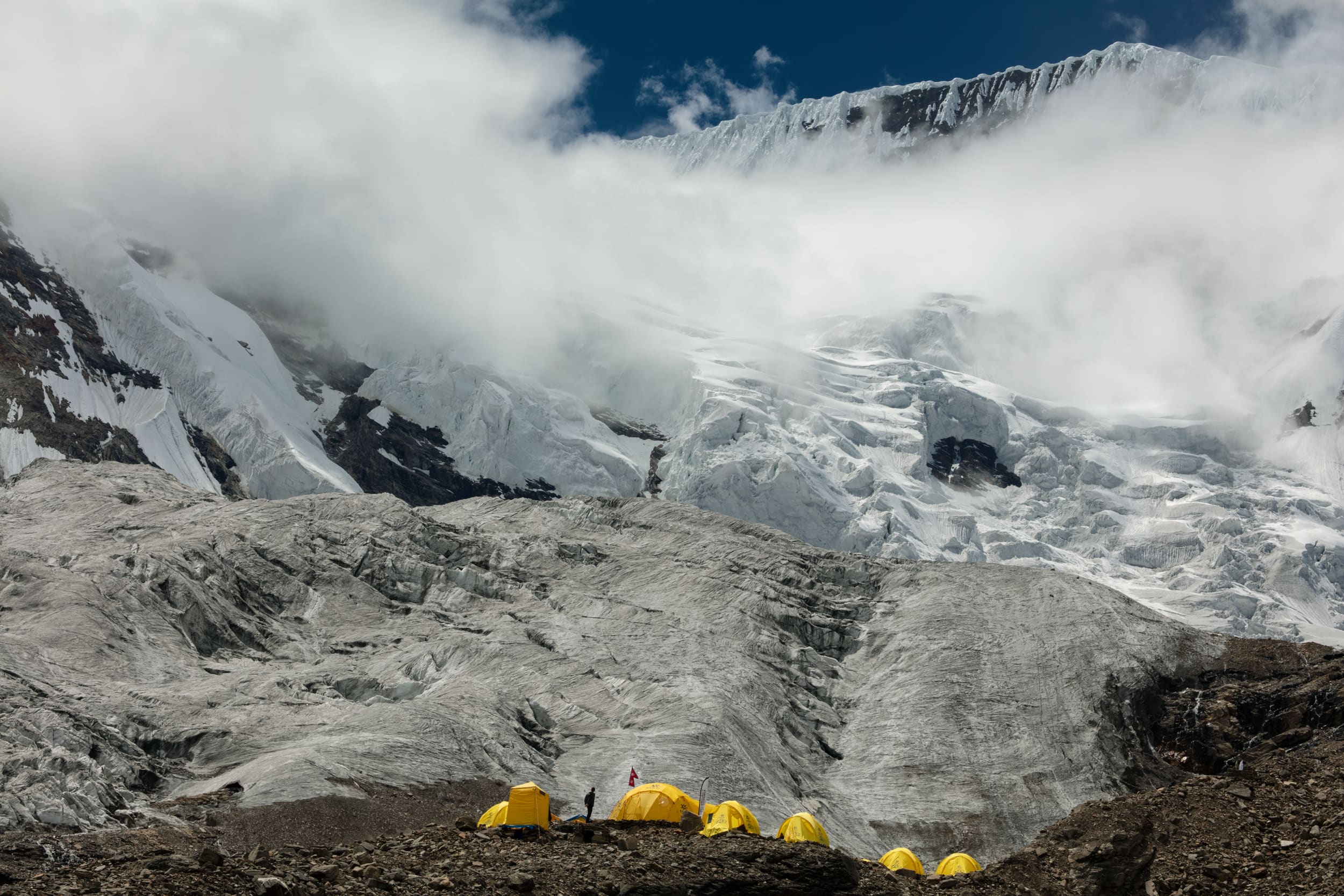 マナスル登頂の起点となるベースキャンプ（標高4,800m）