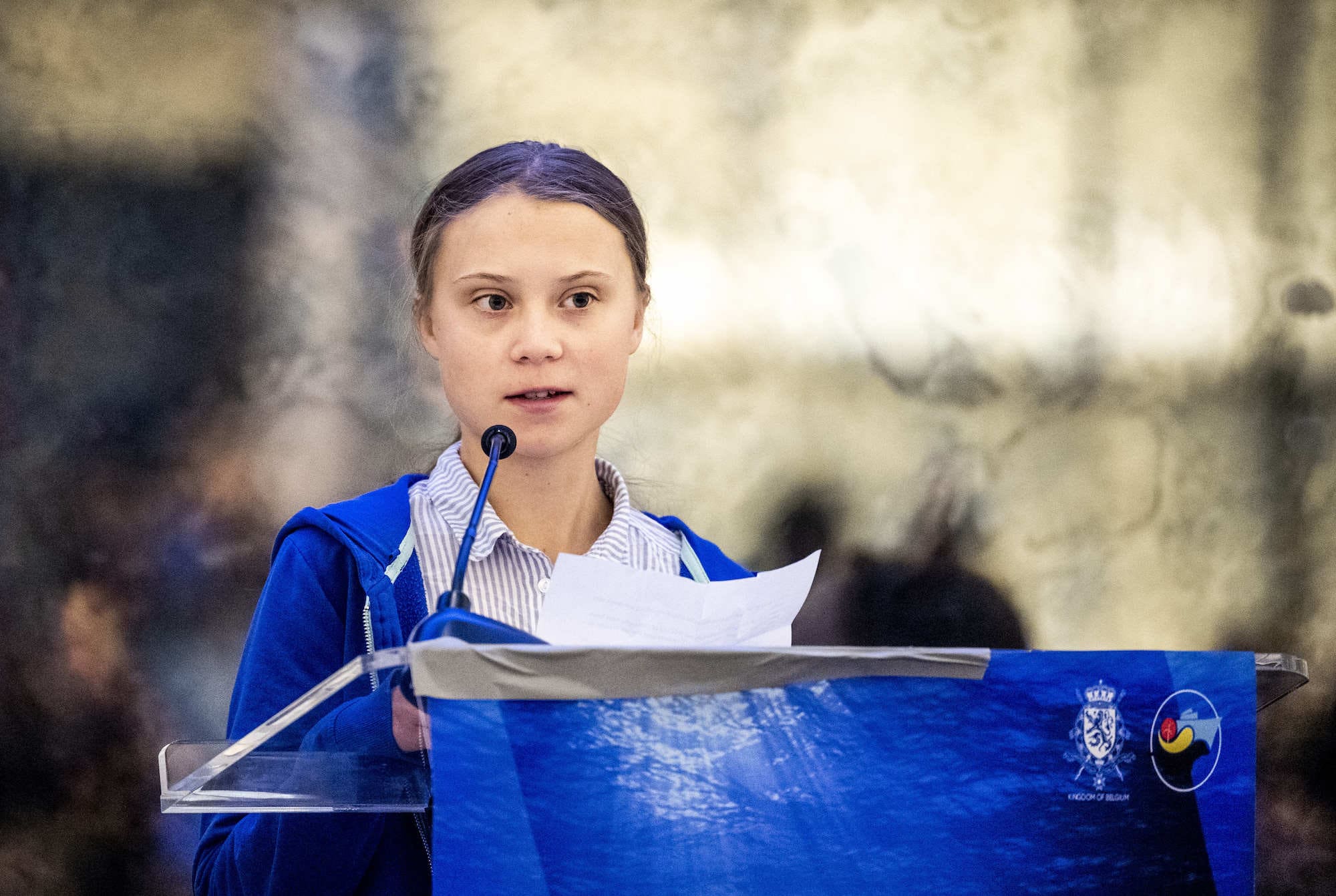 温暖化対策を議会に求め、学校の授業をストライキする「未来のための金曜日（Fridays For Future）」を15歳のときに始めたスウェーデンの環境活動家、グレタ・トゥンベリ（Greta Thunberg）。2019年9月25日、IPCC（気候変動に関する国際パネル）の「海洋と寒冷圏に関する特別報告書」について、ニューヨークの国際会議でコメントする様子 ©︎ZUMA Press/amanaimages