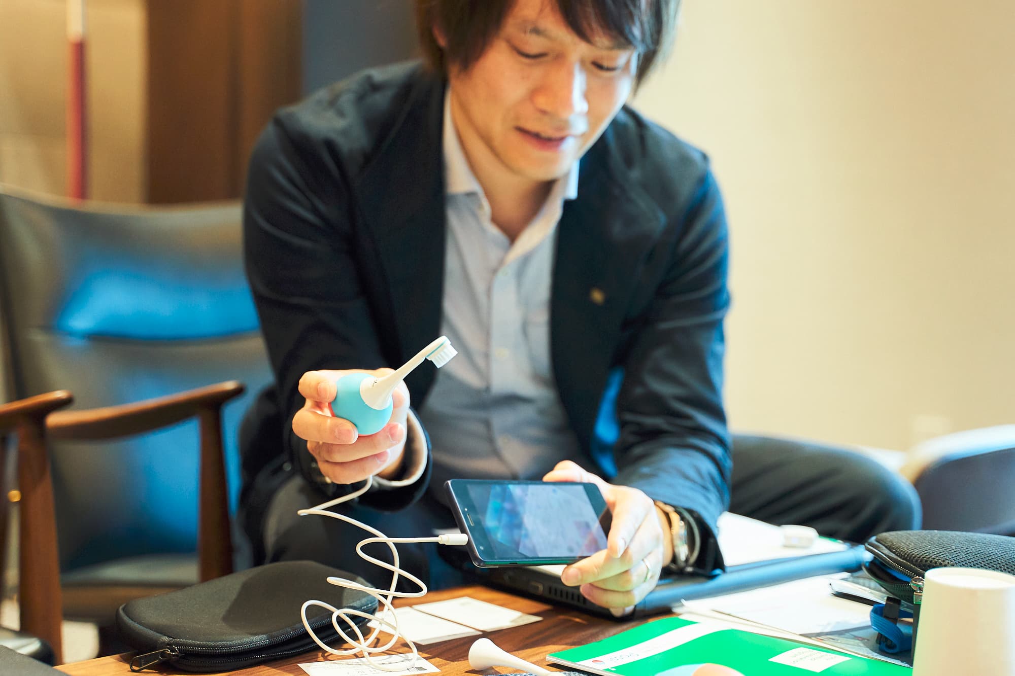 「当初は子どもが好きな効果音やフリー音源などを内蔵させる予定でしたが、スマホなどの外部入力機器と接続する設計にしました。その結果、お気に入りの音源と連動することで、多種多様な音楽にアクセス可能となりました」と稲垣さん