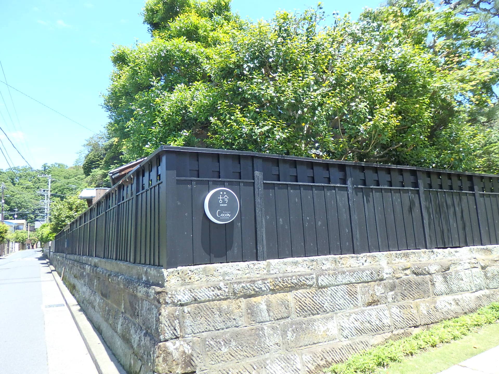 昔ながらのまちの素顔が垣間見える、静かな趣ある路地