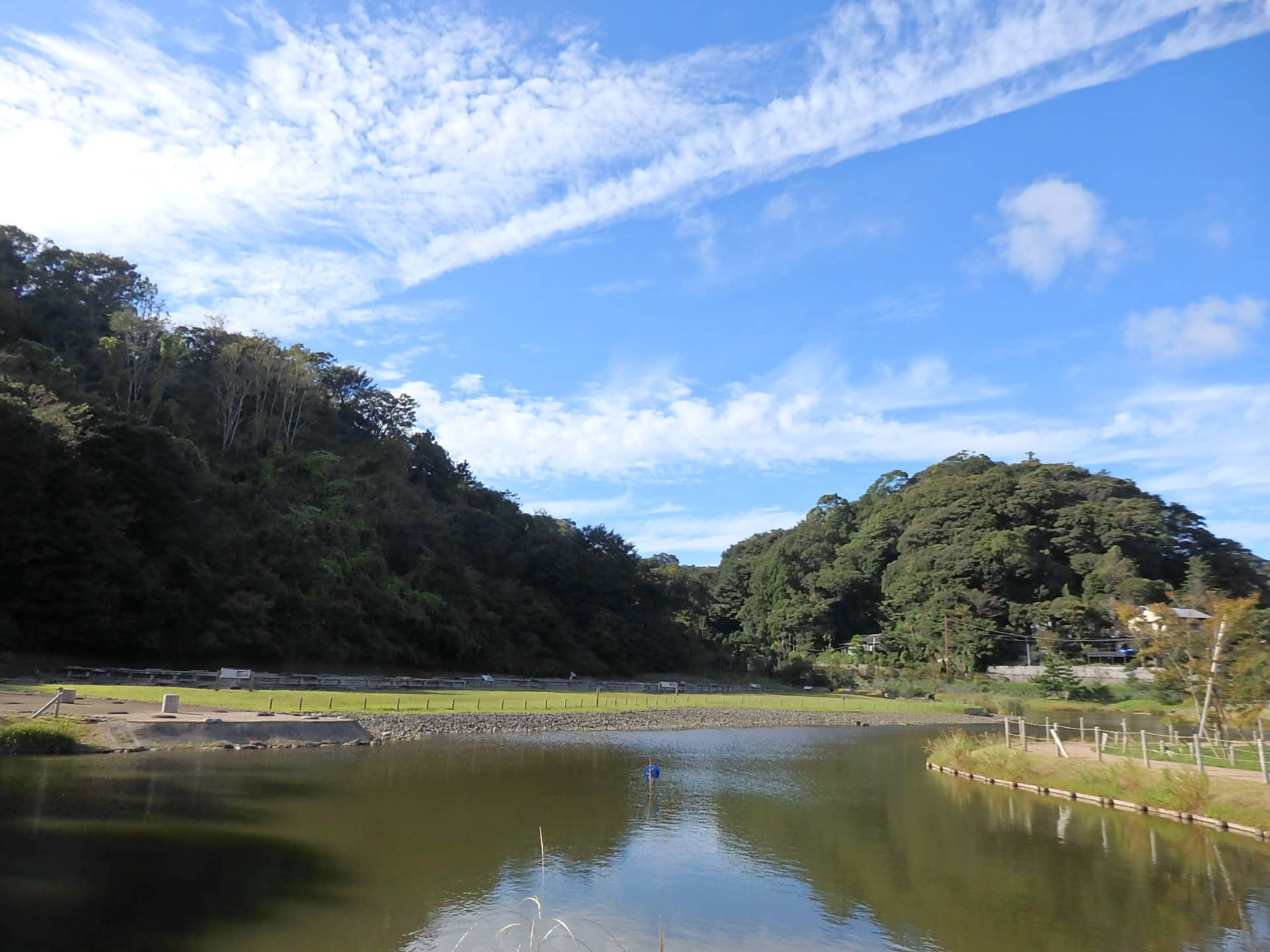 永福寺跡には、歴代の将軍が和歌や蹴鞠を楽しんだ壮麗な寺院があったという