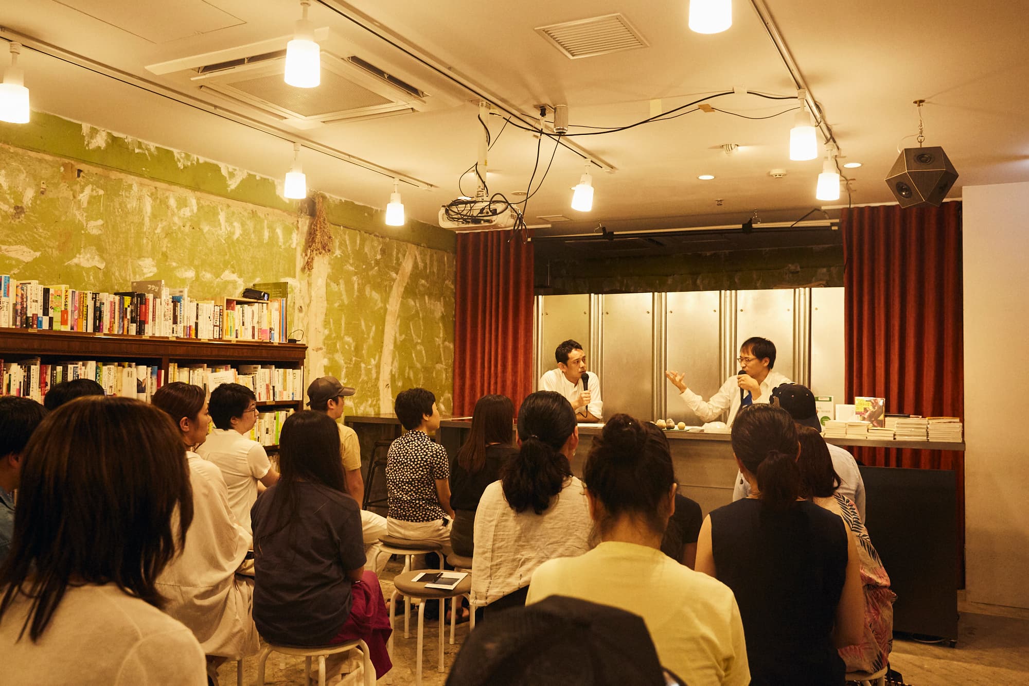 トークイベントのタイトルは「カレーを知るために土を知る」。2019年8月2日、東京・下北沢の本屋「B&amp;B」で催された