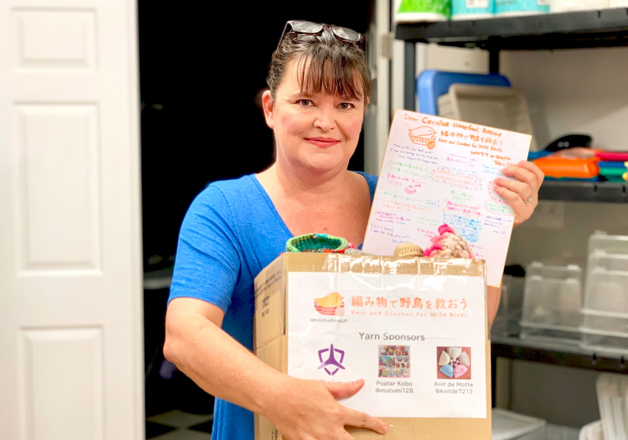 愛情いっぱいの手編みの巣は、このように「Carolina Waterfowl Rescue」に届けられます（人物写真提供：早水悠登さん）