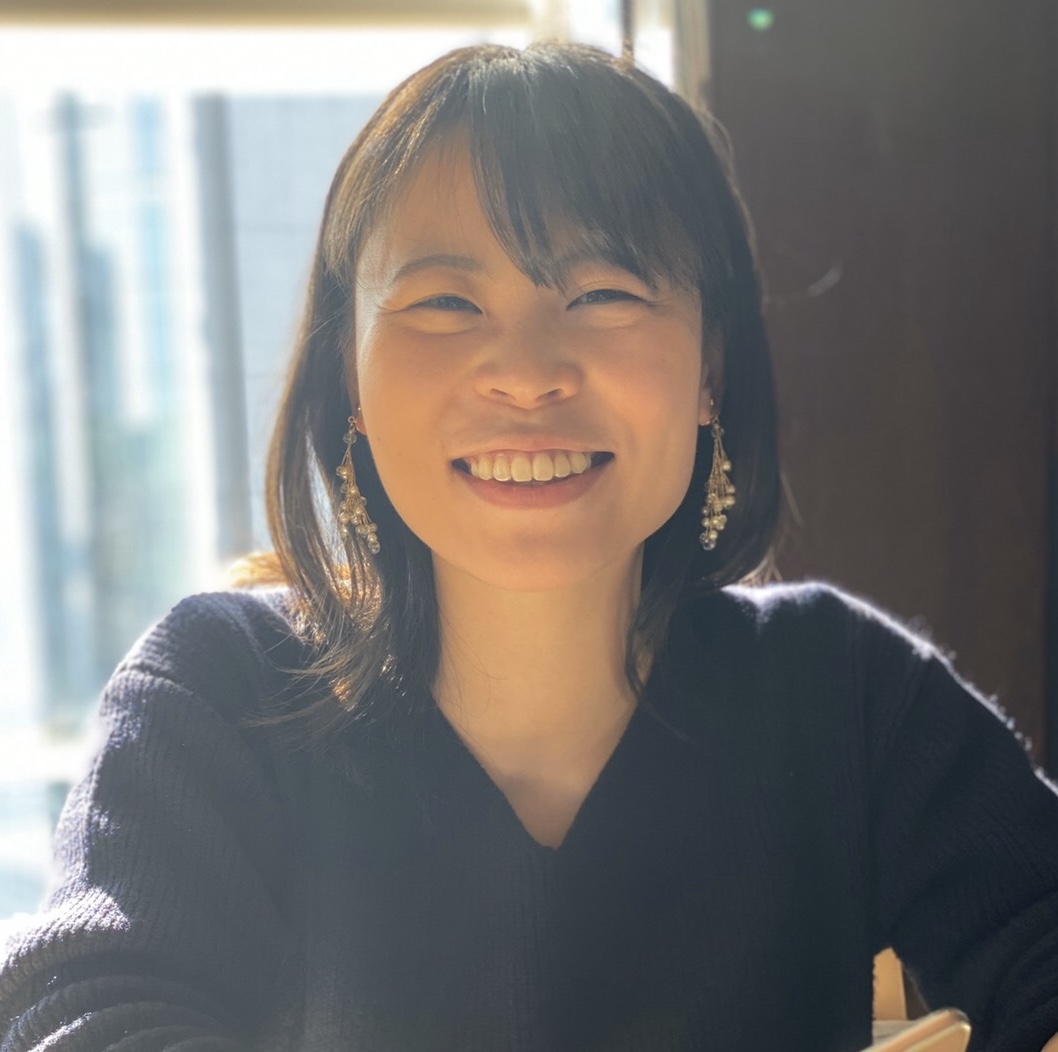 岡 茉由理さんです