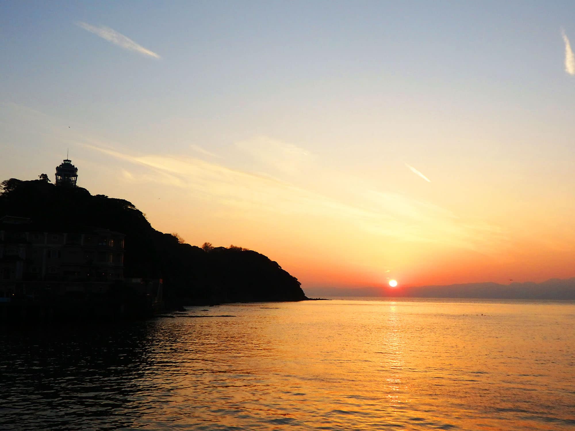 弁天橋から望む、ドラマチックな夕日