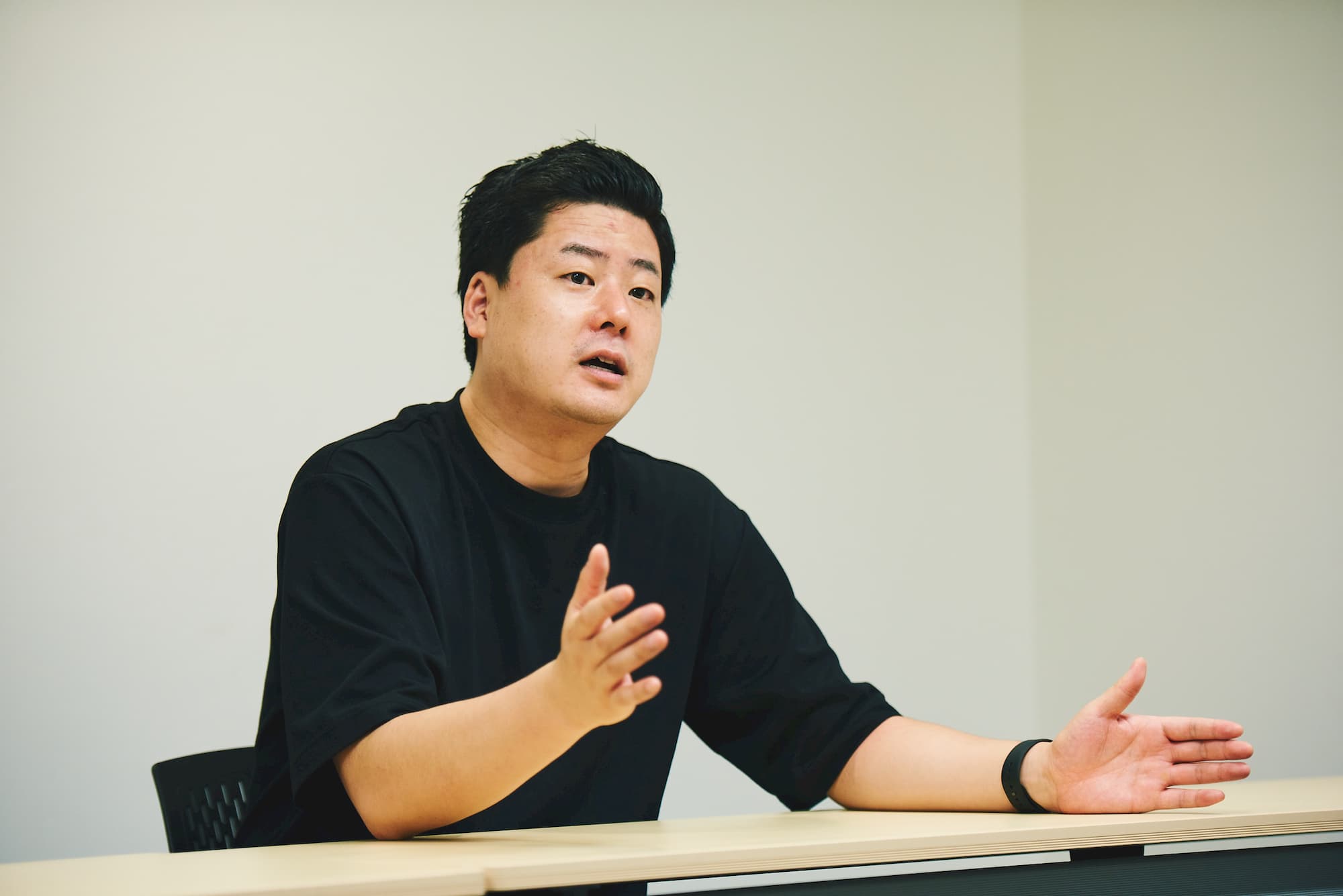 深堀 昂（ふかぼり・あきら）。avatarin株式会社 代表取締役CEO。2008年にANAに技術職として入社し、2014年よりマーケティング部門に異動しウェアラブルカメラを用いた新規プロモーションを企画。2016年には、XPRIZE財団主催の次期国際賞金レース設計コンテストに梶谷ケビン（同社取締役COO）氏と参加。アバターロボットを活用して社会課題解決を図る「ANA AVATAR XPRIZE」のコンセプトをデザインし、グランプリを受賞 https://avatarin.com