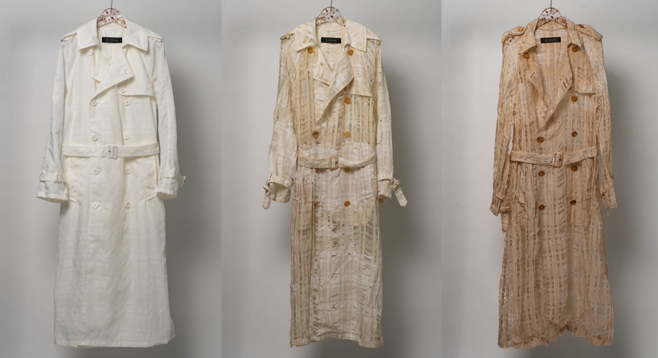 「LVMH Prize for Young Fashion Designers 2019」で発表したコレクション「光合成（PHOTOSYNTHESIS）」より、「バイオデグラデーションガーメント」。左から、土に埋める前、15日目、30日目の様子。トレンチコートに自然が織りなすビンデージ加工が施される （写真提供：アンリアレイジ）