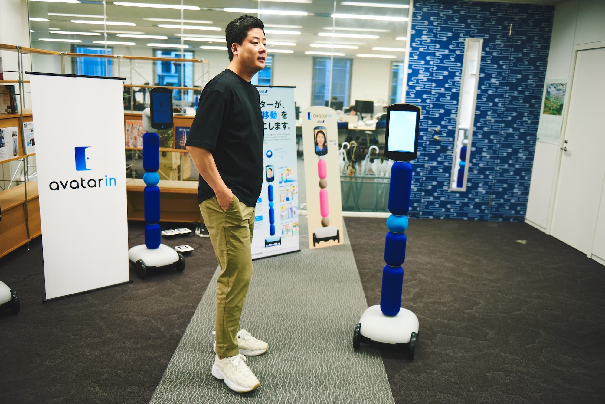 newme のボディのパーツやカラーは選択可能で、球団のカラーや企業のコーポレートカラーなどに合わせてカスタマイズできる。衝突防止センサーを搭載するなど、安全性にもしっかり配慮