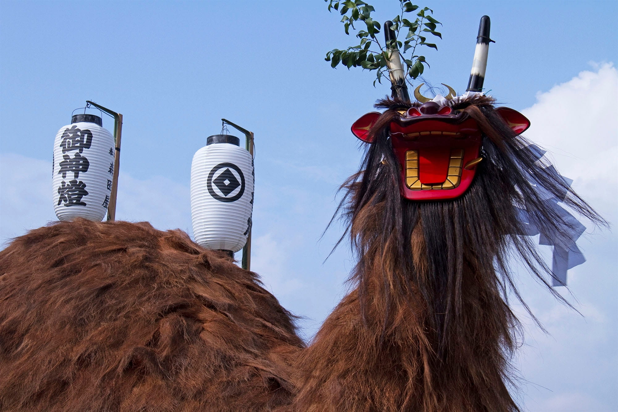 牛鬼は牛と鬼を合わせたような風貌の妖怪。愛媛県宇和島市では牛鬼の山車が練り歩く、牛鬼祭りが催される ©Nobuo Joko/SEBUN PHOTO /amanaimages